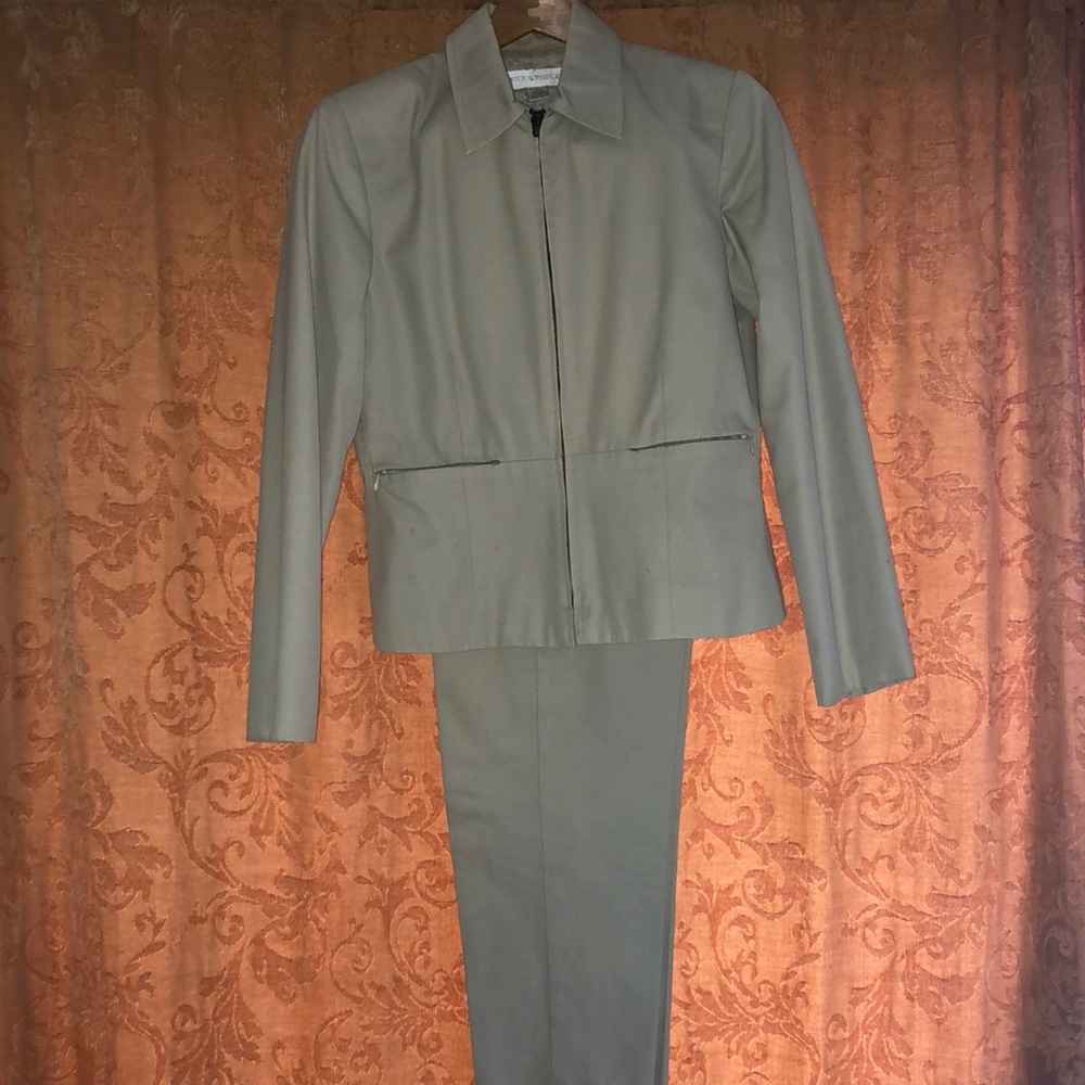 Suit Petite Sophisticate suit